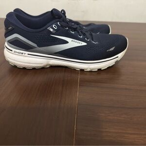 Brooks Ghost 15 Running Shoes In A Dark Navy Blue Women's size 10.5